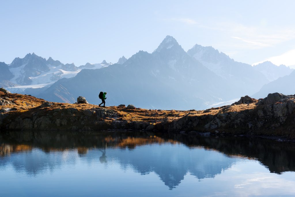randonneur avec vue sur le Mont Blanc