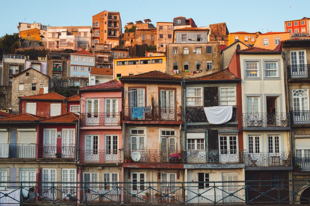 anciens immeubles à Porto