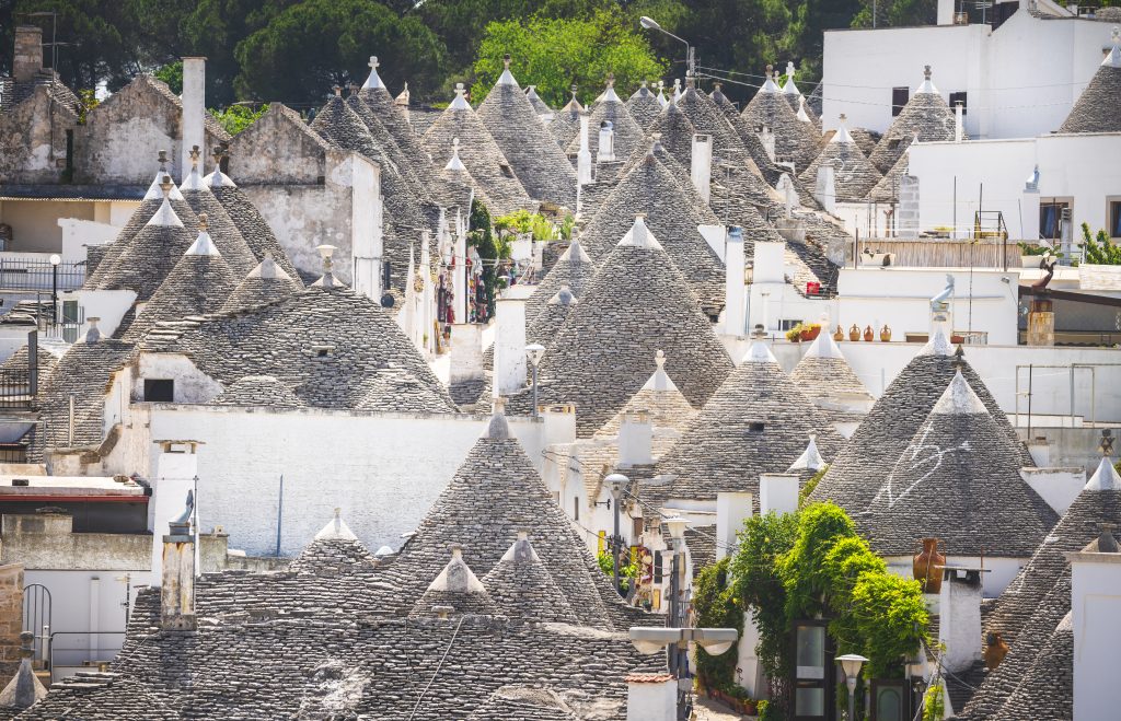 maison blanches en cône dans les Pouilles